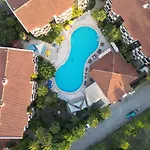 מלון דירות Lemas 4*