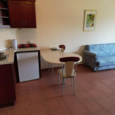 Lemas Apartmanhotel 4*