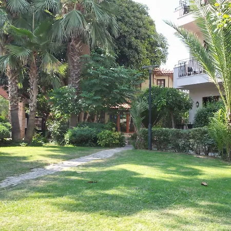 Lemas Apart-hotel Side