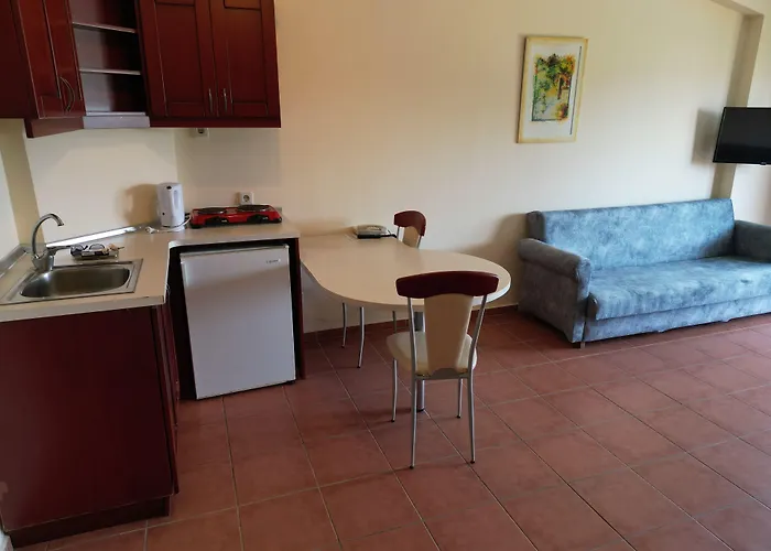 Lemas Apartmanhotel 4*